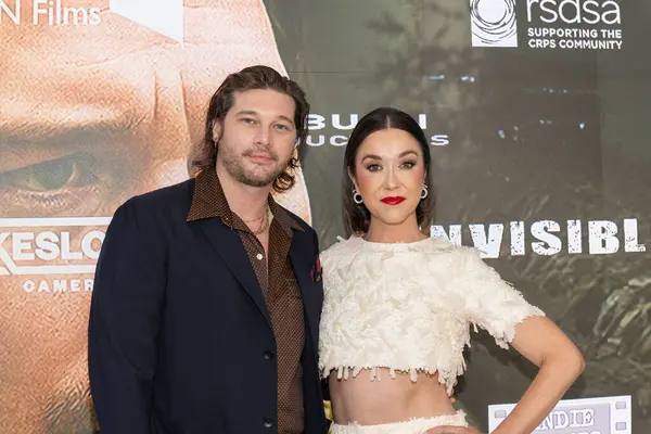 Aktör Zebedee Row ve Rachel Alig 20 Ağustos 2025 'te Los Angeles Crescent Theater, Los Angeles' ta 