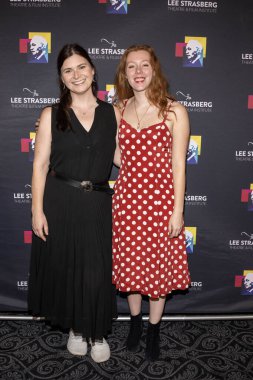 Yardımcı Yapımcı Emily Dane, Yapımcı Geneva Klein, Harold Pinter 'ın' BETRAYAL 'oyununun Los Angeles Film Enstitüsü, Los Angeles, CA, 21 Ağustos 2025' teki galasına katıldı.