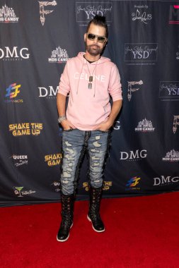 Gerçeklik Yıldızı Angela Deem, 23 Ağustos 2025 'te Los Angeles' taki Mas Mananitas restoranında Gerçeklik Kraliçesi için Şarkı Açıklama Etkinliğine ev sahipliği yapıyor.