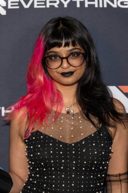 Şarkıcı Ohona, 31 Ağustos 2025 'te Burbank, Los Angeles' taki Büyük Açılış 'a katılıyor.