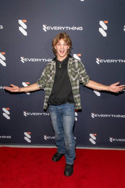 Aktör / şarkıcı Mason McNulty Burbank, Los Angeles, CA, 31 Ağustos 2025 'teki Büyük Açılış' a katılıyor.