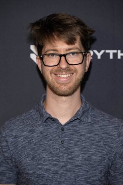 Müzisyen Ben Pearson, Burbank, Los Angeles, CA, 31 Ağustos 2025 'teki Büyük Açılış' a katılıyor.