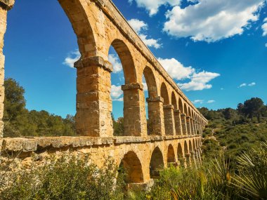 Tarragona civarında antik bir Roma su kemeri.