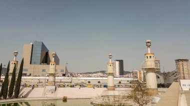 Fıskiyenin güzel manzarası ve Barselona İspanya 'nın bir bölgesine park etmek.