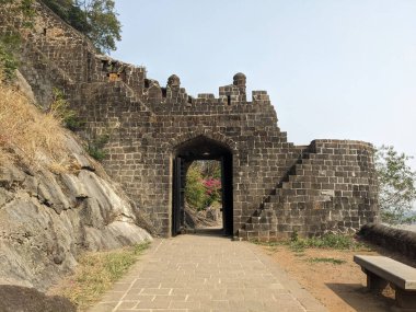 Shivneri kalesindeki Ganesh Darwaja veya Parwangicha Darwaja 'nın arka planı: Junnar-Pune, Maharashtra-Hindistan, 11.09.2024