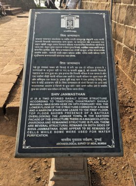 Shivaji Maharaj Doğum Yeri Shivneri Kalesi 'ndeki bilgi granit sergi tahtası: Junnar-Pune, Maharashtra-Hindistan, 11.09.2024