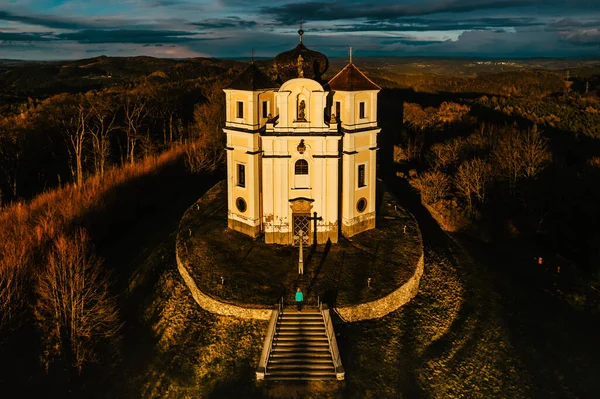 Poppy Mountain Makova Hora Tsjechische Republiek Pelgrimsoord Met Barokke Kerk Rechtenvrije Stockfoto's