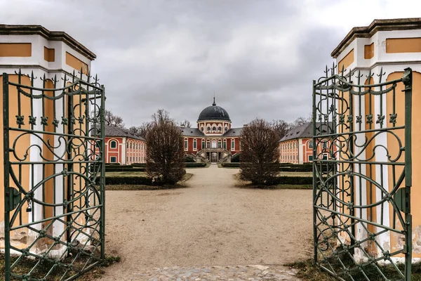 Hrad Veltrusy Barokní Zámek Velkým Parkem Oblíbená Turistická Památka Česká Stock Obrázky