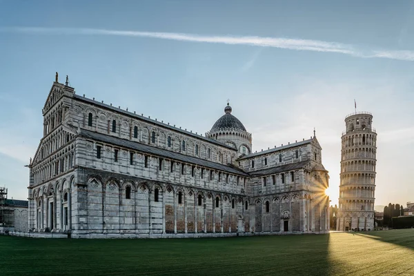 Pisa Italië Mei 2022 Zonsopgang Bij Beroemde Scheve Toren Vrijstaande Stockafbeelding
