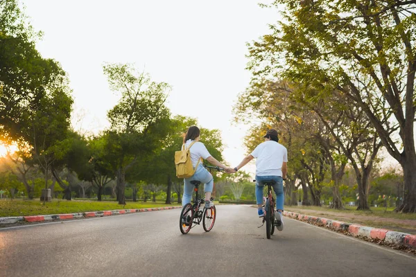 Spring Comming Concept Happy Cheerful Feeling Asian Couple Riding Bicycle — Stock Photo, Image