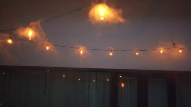 Miękkie Oświetlenie Ostrości Podczas Opadu Deszczu Okno — Wideo stockowe