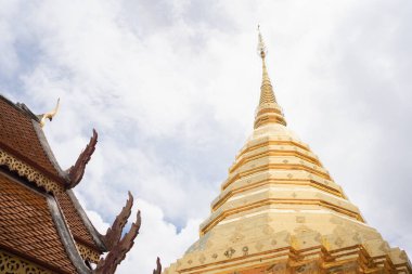 Chiangmai Tayland 'daki altın tapınağı.