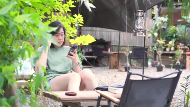 Personnes Concept Activité Avec Asiatique Femme Camping Avec Relax Gai — Video