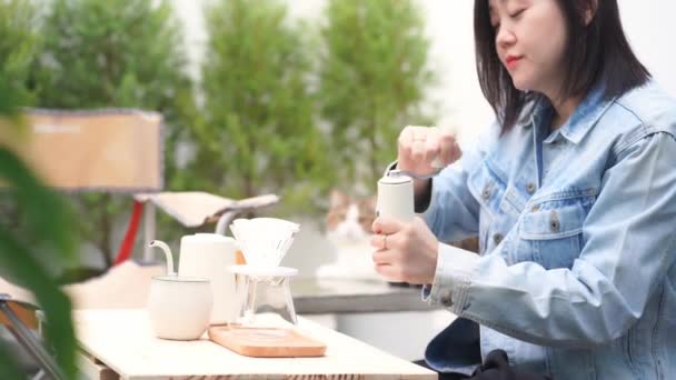 Люди Концепции Деятельности Азиатской Женщиной Счастливое Чувство Сделать Пить Кофе — стоковое видео