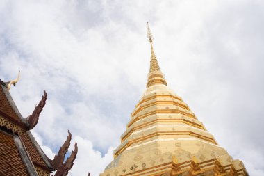 Chiangmai Tayland 'daki altın tapınağı.