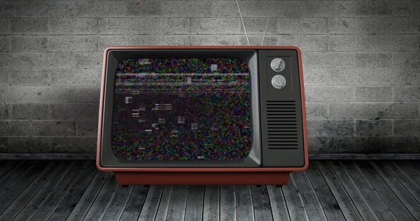 电视机的组合 屏幕上有小故障 木制桌子靠在灰色的砖墙上 复制空间 抽象和技术概念 — 图库照片