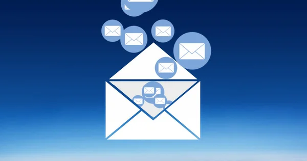 青い背景 コピースペースに対して開いた封筒を持つメッセージアイコンのイラスト デジタル生成 メッセージ テクノロジーの概念 — ストック写真