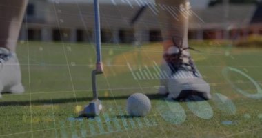 Beyazların golf oynaması üzerine istatistik ve veri işleme animasyonu. Küresel spor, yarışmalar ve veri işleme kavramı dijital olarak oluşturulmuş video.