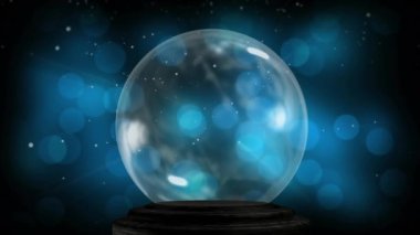 Siyah arka planda kar taneleri ve kar topu animasyonu. Noel, gelenek, kış ve kutlama konsepti dijital olarak oluşturulmuş video.