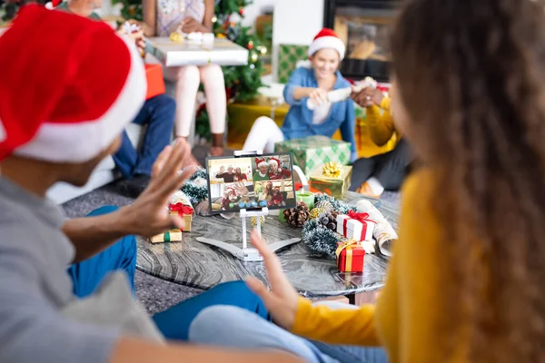 Olika Grupp Vänner Som Har Jul Videosamtal Med Olika Människor — Stockfoto