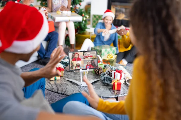 Olika Grupp Vänner Som Har Jul Videosamtal Med Olika Barn — Stockfoto
