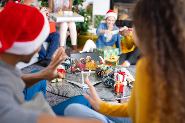 Olika Grupp Vänner Som Har Jul Videosamtal Med Olika Par — Stockfoto