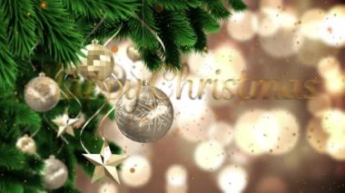 Altın arka planda ağaçlar ve mücevherler üzerinde mutlu noeller. Noel, kış, gelenek ve kutlama konsepti dijital olarak oluşturulmuş video.