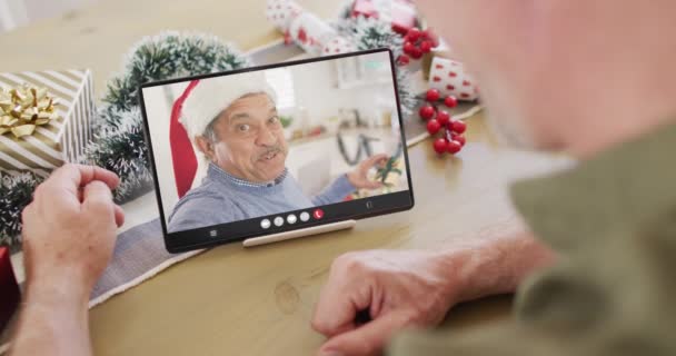 Kafkasyalı Noel Süslemeleri Olan Melez Bir Adamla Tablet Video Görüşmesi — Stok video