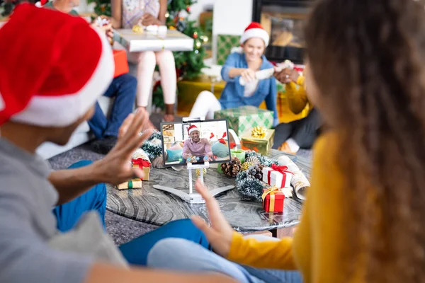 Olika Grupper Vänner Som Har Jul Videosamtal Med Afrikansk Amerikansk — Stockfoto