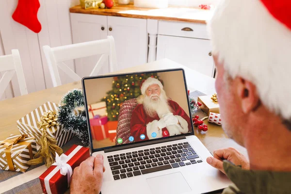 Homme Caucasien Senior Ayant Appel Vidéo Noël Avec Homme Caucasien — Photo
