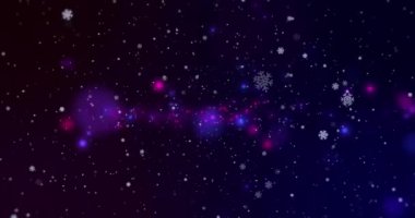 Siyah arka planda hareket eden kar tanelerinin ve ışıkların animasyonu. Noel, gelenek, kış ve kutlama konsepti dijital olarak oluşturulmuş video.
