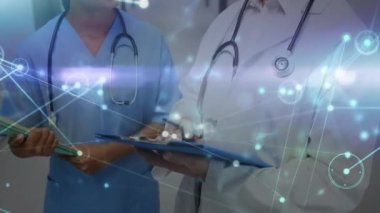 Çeşitli kadın ve erkek doktorlar arasındaki bağlantı ağının animasyonu. sağlık, tıp, bağlantılar ve teknoloji konsepti dijital olarak oluşturulmuş video.