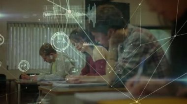 Dersler sırasında çeşitli öğrenci sınıfları üzerinden bağlantı ağının animasyonu. Akademik eğitim, ağ ve teknoloji konsepti dijital olarak oluşturulmuş video.