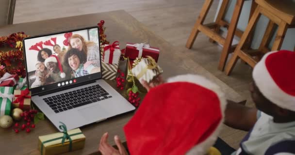 Animation Diverse Couple Santa Hats Laptop Video Call Friends Christmas — Stock Video