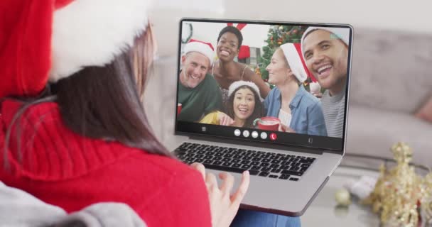 Azjatka Świąteczną Rozmowę Wideo Różnymi Ludźmi Technologia Komunikacyjna Boże Narodzenie — Wideo stockowe