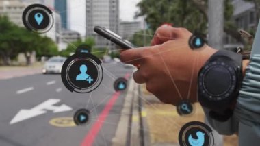 Akıllı telefon kullanılarak yapılan bağlantı ağının animasyonu. Küresel iş ve dijital arayüz kavramı dijital olarak oluşturulmuş video.