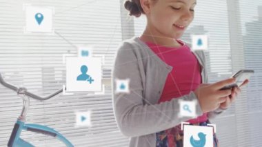 Akıllı telefon kullanan beyaz bir kız üzerinden bağlantı ağının animasyonu. Küresel iş ve dijital arayüz kavramı dijital olarak oluşturulmuş video.