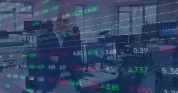 Animación Del Procesamiento Datos Financieros Sobre Hombre Negocios Caucásico Mayor — Vídeos de Stock