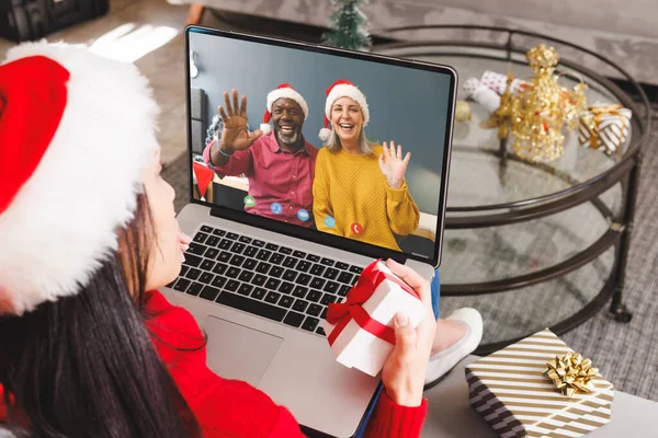 Mulher Caucasiana Com Chapéu Papai Noel Ter Chamada Vídeo Com — Fotografia de Stock
