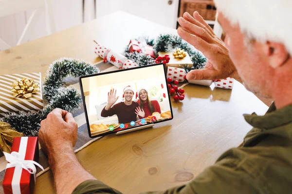 Blanke Man Met Kerstmuts Met Videogesprek Met Een Gelukkig Blank — Stockfoto