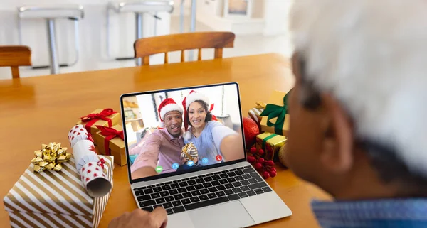 Biracial Man Met Santa Hoed Met Video Call Met Gelukkig — Stockfoto