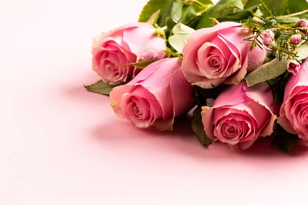 배경에는 장미의 구도가 발렌틴 축하하고 복사하는 디지털 이미지 — 스톡 사진