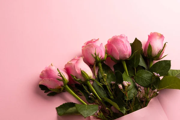 Composición Rosas Sobre Fondo Rosa Día San Valentín Espacio Celebración — Foto de Stock