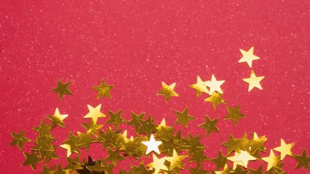 Animace Sněhu Padajícího Zářící Zlaté Hvězdy Červené Pozadí Vánoční Zimní — Stock video