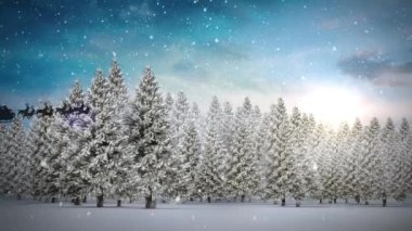 Kış manzarasında karlı ağaçların üzerinde uçan kızak siluetinde baba animasyonu. Noel, gelenek ve kutlama konsepti dijital olarak oluşturuldu.