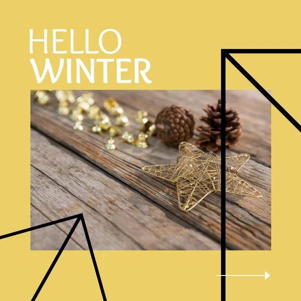 黄色背景上木制桌子上有松果的正方形冬季文字图像 自然运动 — 图库照片