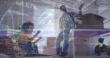 Çeşitli iş adamları üzerinde çalışan dünya, istatistik ve veri işleme animasyonları. Küresel iş, finans ve veri işleme kavramı. Dijital olarak oluşturulan video.