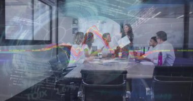 Çeşitli iş adamları üzerinde çalışan dünya, istatistik ve veri işleme animasyonları. Küresel iş, finans ve veri işleme kavramı. Dijital olarak oluşturulan video.