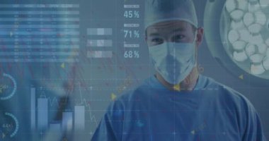 Kafkas erkek doktor üzerinden finansal veri işleme animasyonu. Küresel finansman, ilaç ve dijital arayüz kavramı dijital olarak oluşturulmuş video.