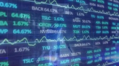 Çeşitli basketbol oyuncuları üzerinde finansal veri işleme animasyonu. Küresel spor, iş, finans ve veri işleme kavramı dijital olarak oluşturulmuş video.